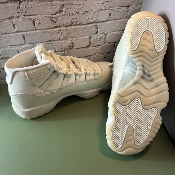 AIR JORDAN RETRO 11 (WOMEN) (10) - Picture 9 of 13